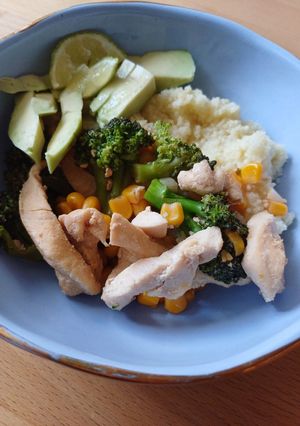 Боул з кус-кусом та куркою Wok