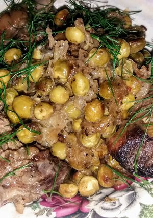 Баранина з зеленим горошком