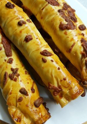Булочки-трубочки з м'ясом та сиром з тіста філо
