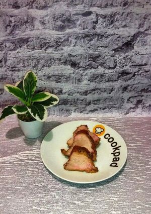 Буженина. М'ясо запечене в коньячно-цибулевому маринаді з яблучним повидлом