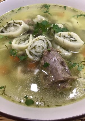 Бульйон з рулетиками