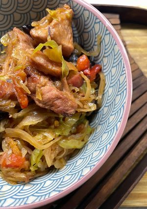 Бігос з свинини з червоним вином