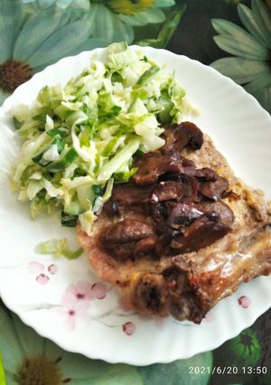 Відбивні зі свинини з грибами