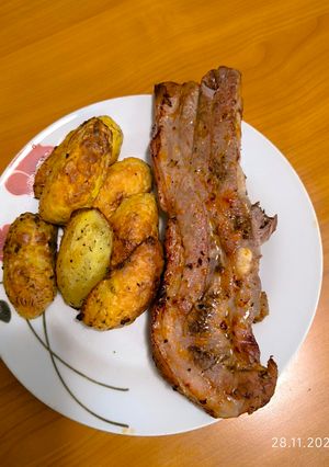 Вечеря на двох в аерогрилі. Запечені свині ребра з картоплею