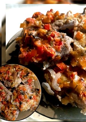 Відбивні з м'яса свинини запечені в духовці з перцем, помідором і сиром