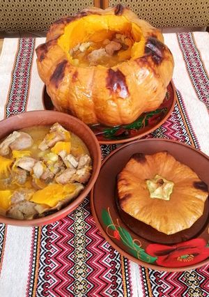 Гарбуз запечений зі свининою та білими грибами