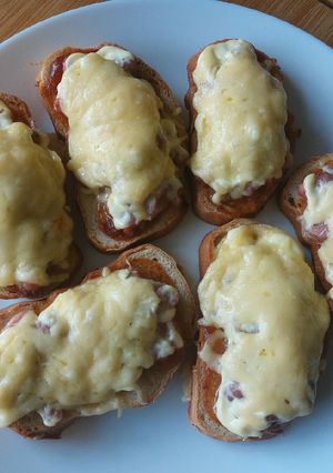 Гарячі канапки з фаршем