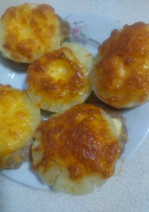 Гнізда з ананасами