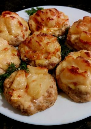 Гнізда з курячого фаршу та начинка з ананасом