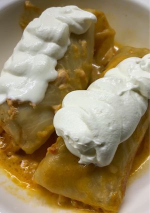 Голубці з курячим фаршем у вершковому соусі