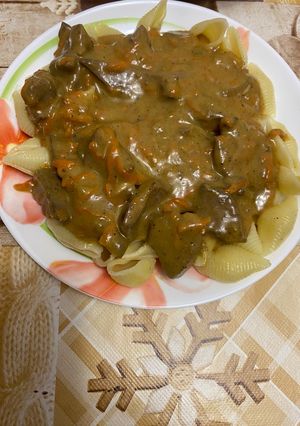 Гуляш з печінки зі сметаною