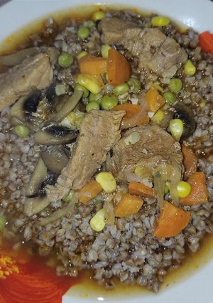 Гуляш зі свинини з грибочками