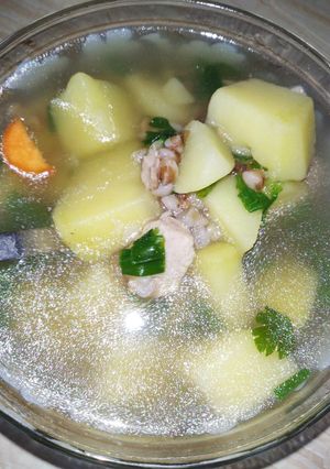 Гречаний суп з печеним м'ясом