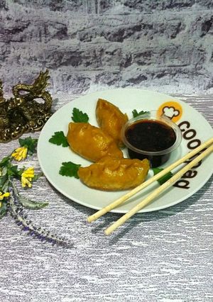 Гьодзе - японські смажені пельмені з курячим фаршем