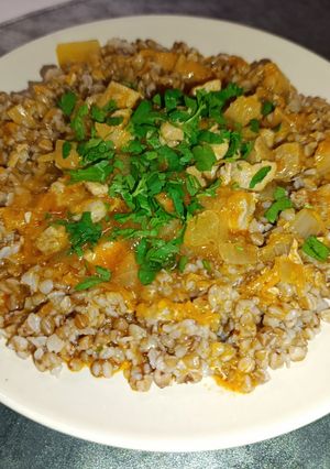 Гречка з підливою