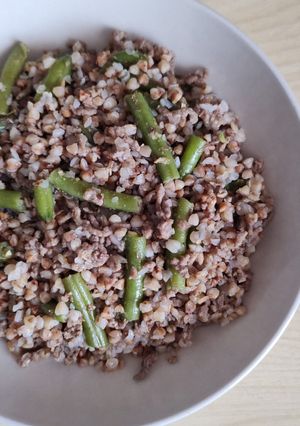 Гречка з фаршем та стручковою квасолею