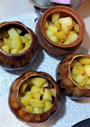 Домашня печеня в горщиках