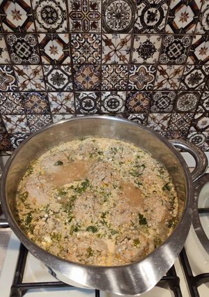 Дієтичні мітболи з телятини з овочами та кускусом