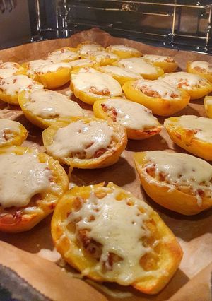 Запечена картопля лодочки з фаршем