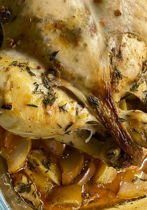 Запечена курка фарширована апельсином та яблуком