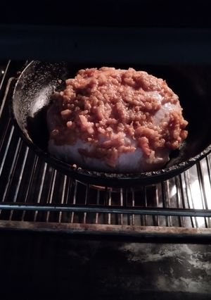 Запечена фарширована гомілка