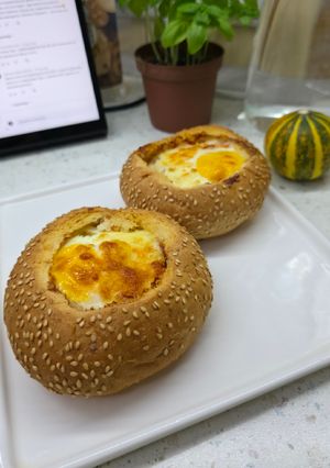 Запечені булочки з яйцем та куркою