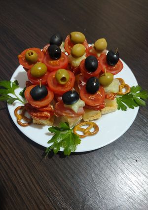 Канапе асорті на святковий стіл