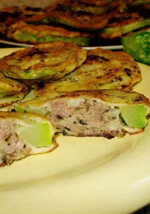 Кабачкові оладки з м'ясом