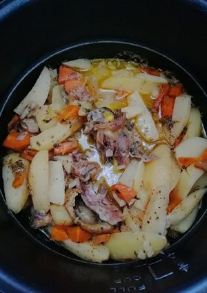 Картопля з домашньою курочкою у мультиварці