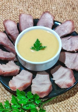 Карпачо зі свинячого язика, відвареного в спеціях