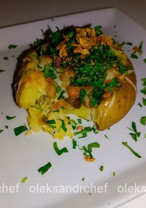Картопля запечена з телятиною та овочами /Potatoes baked with veal and vegetables