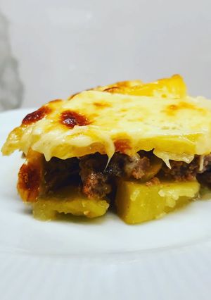 Картопля з фаршем в духовці