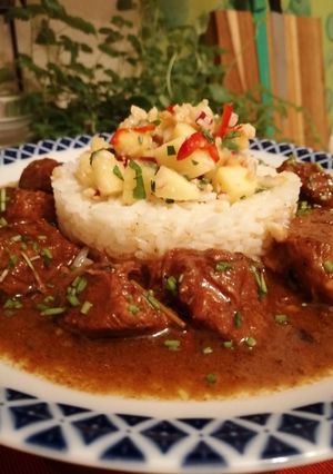 Каррі зі свинини з манговою сальсою