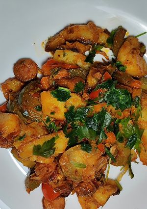 Картопляне рагу зі соленими огірками