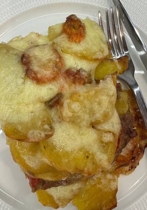 Картопляна запіканка з фаршем та овочами