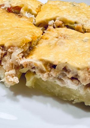 Картопляна запіканка з м’ясом, овочами та сиром