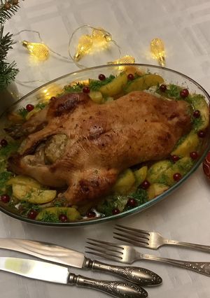 Качка з яблуками і картоплею