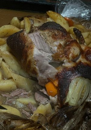 Качка запечена в рукаві з картоплею