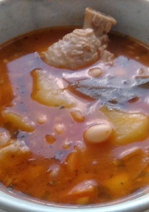 Квасолька з м'ясом і картоплею