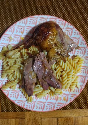 Качка з яблуками та цибулею