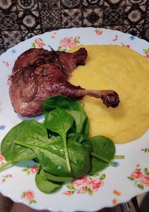 Качина ніжка томлена в червоному вині з тим'яном️