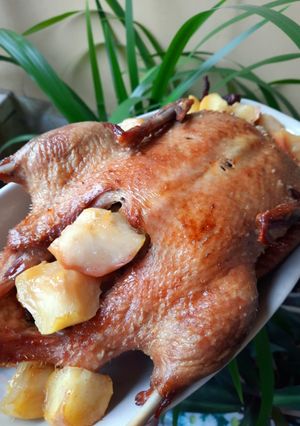 Качка з яблуками