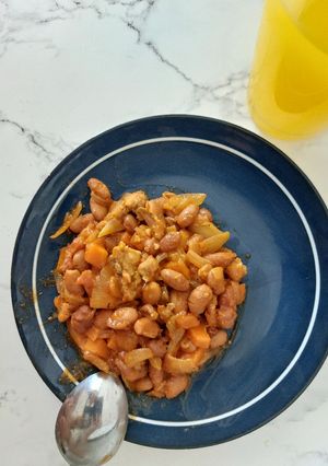 Квасоля з м'ясом і овочами. Швидкий обід