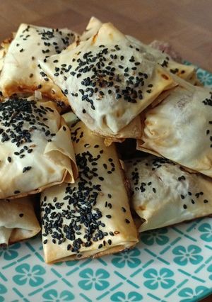 Конвертики з м'ясом у тісті філо