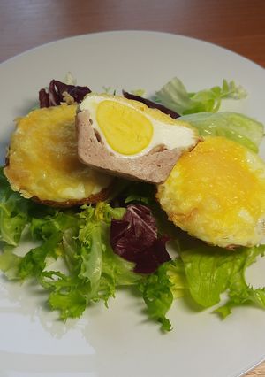 Корзиночки з фаршем і яйцем