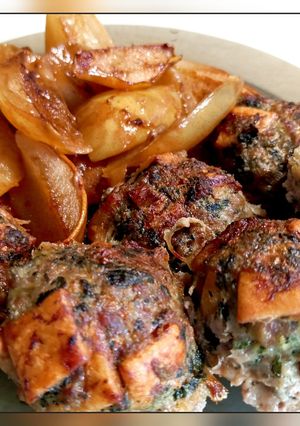 Котлети свинні з шпинатом і крекером запечені в духовці