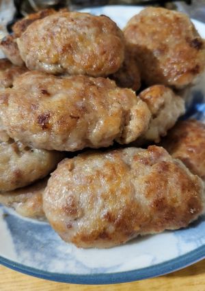 Котлетки з телятини з салом