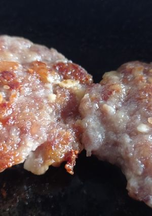 Котлети зі свинини та яловичини з сиром