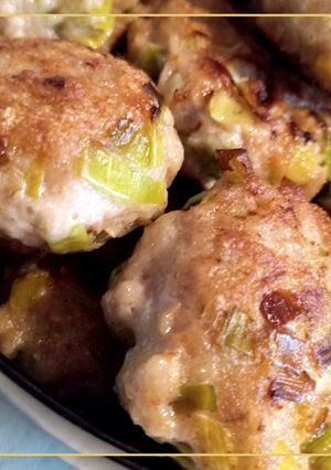 Котлети зі свинини з цибулею порей
