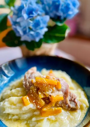 Кролик з овочами у сметанному соусі